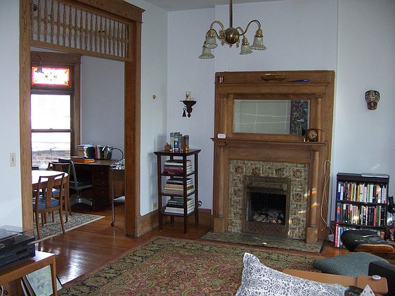 3rd image of 1730 W Erie St APT 3