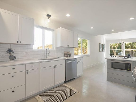 2nd image of 2711 Jorwoods Dr