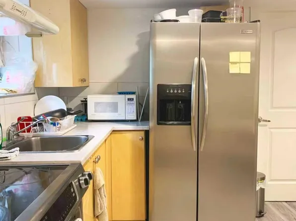 5669 Crown St, Vancouver, BC V6N 0B3