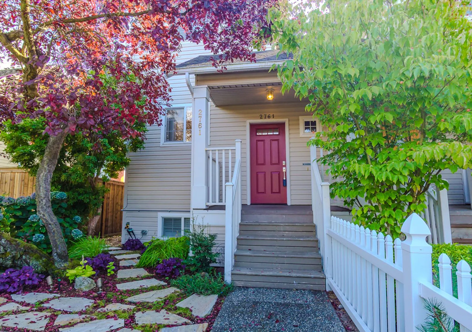 3bd/2.5ba Seattle Townhome — Photo 2