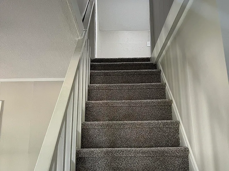2702 Holt Ln — Photo 4
