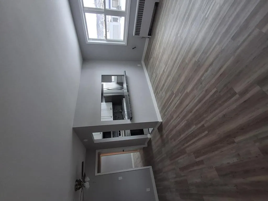 1069 Midland Ave — Photo 1
