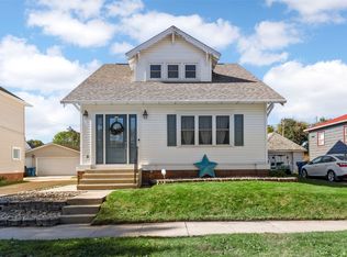 717 N Maple St, Monticello, IA 52310