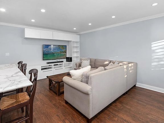 2nd image of 831 Missouri St #831