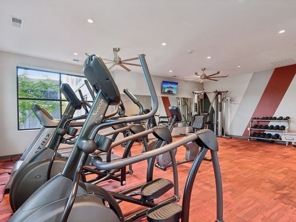 950 E 64th St APT 109