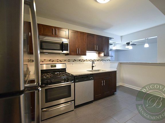 4th image of 4701 N Albany Ave #G