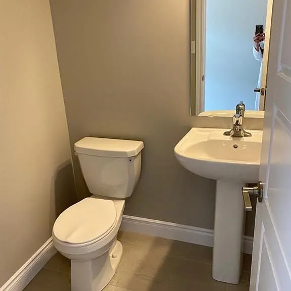 1050 Wright Dr — Photo 3