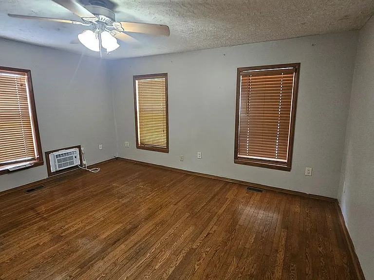 1012 W Elm Arc — Photo 11