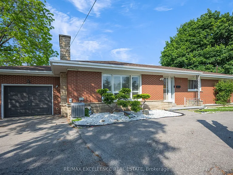 166 McLaughlin Rd S — Photo 1