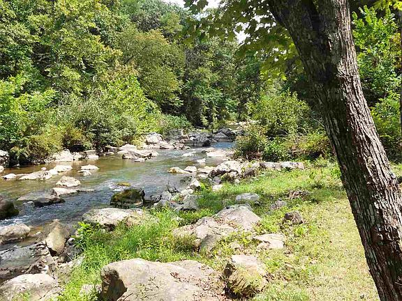 3rd image of 290 Goat Falls Ln