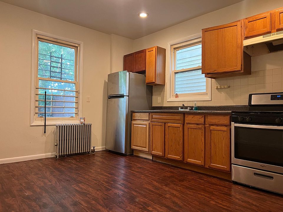 1st image of 498 21st St #1
