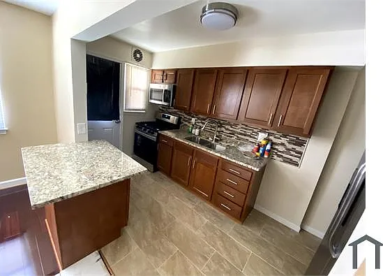 347 Endsleigh Ave — Photo 2