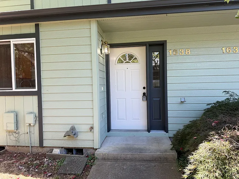 1638 Fetters Loop — Photo 3