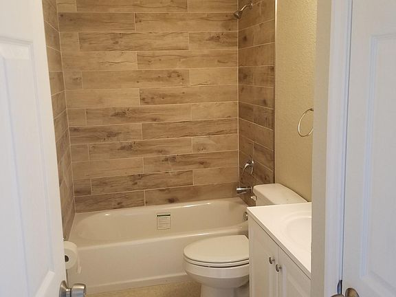 4th image of 1130 SE Mills Ave