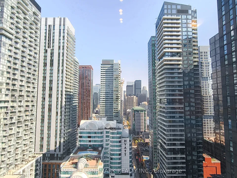 400 King St W #2908