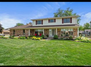 16136 Amore St, Clinton Township, MI 48038