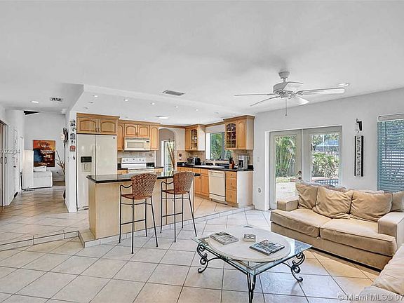 5th image of 9140 NW 15th St