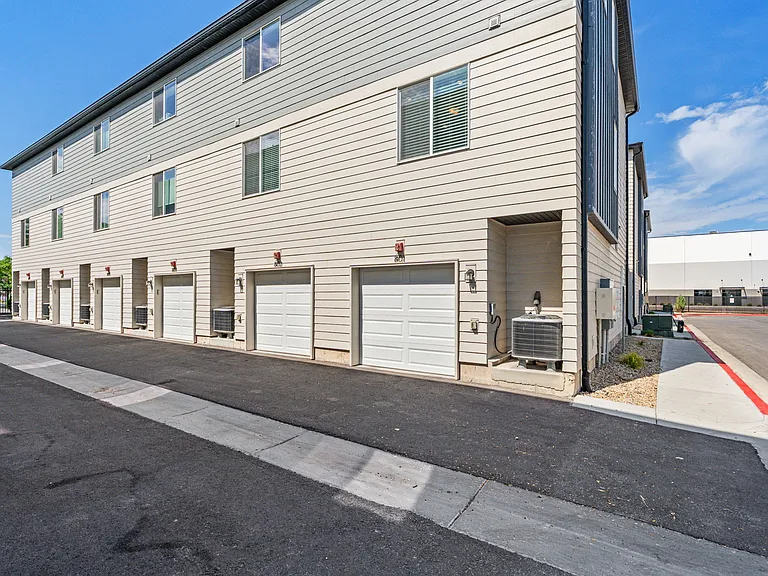 1146 S Redwood Rd #H-801 — Photo 4