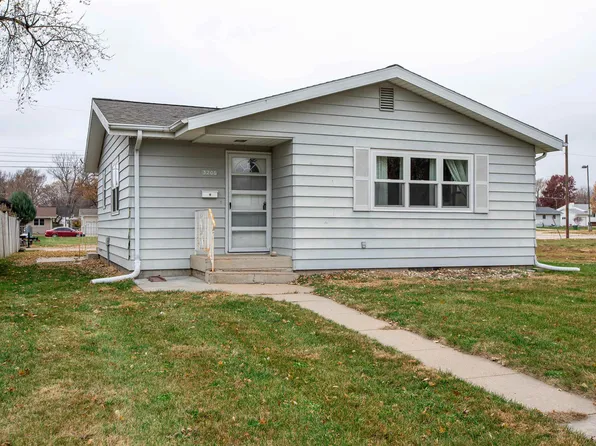 3206 H Ave, Kearney, NE 68847