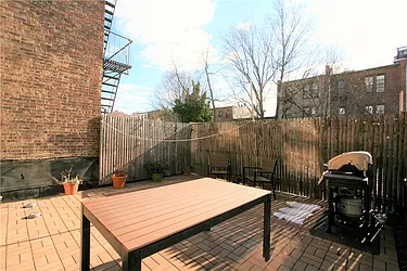 Rented by R New York