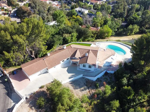 5026 Medina Rd, Woodland Hills, CA 91364