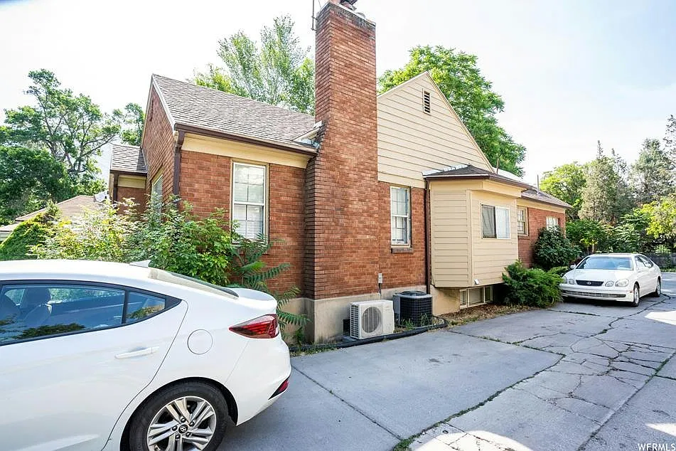 568 East 500 North, Unit Private MENS Rm (NE) — Photo 2