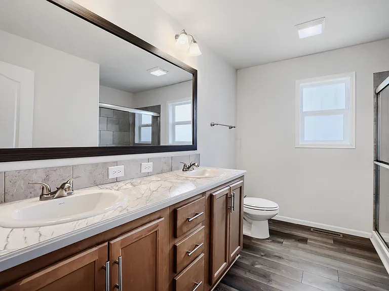 Master en-suite bathroom, 2nd floor