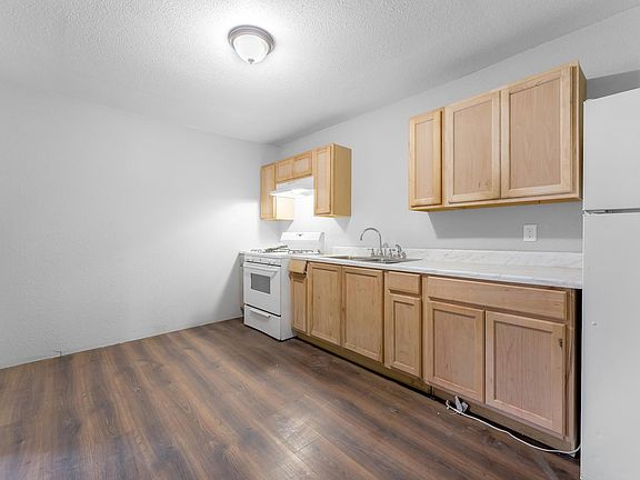 4th image of 811 S General McMullen Dr #3