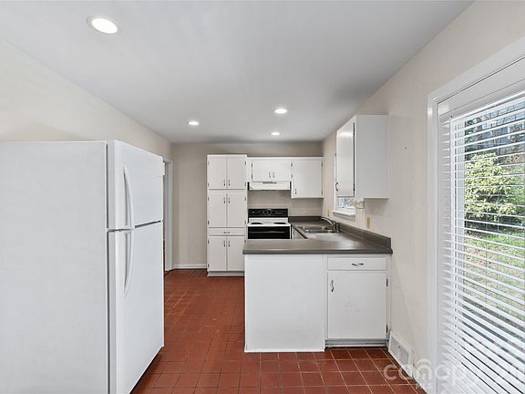 5th image of 1 Clearbrook Rd