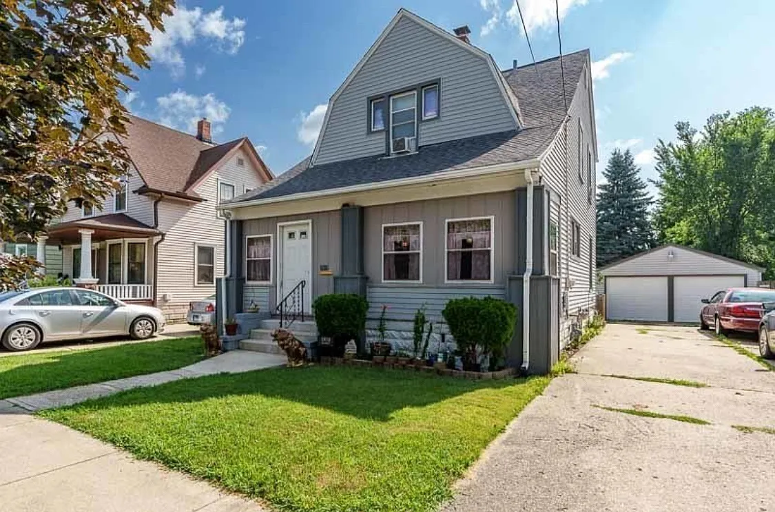 3 bed, 1.5 bath, 1212 sqft, $1,800 — Photo 1