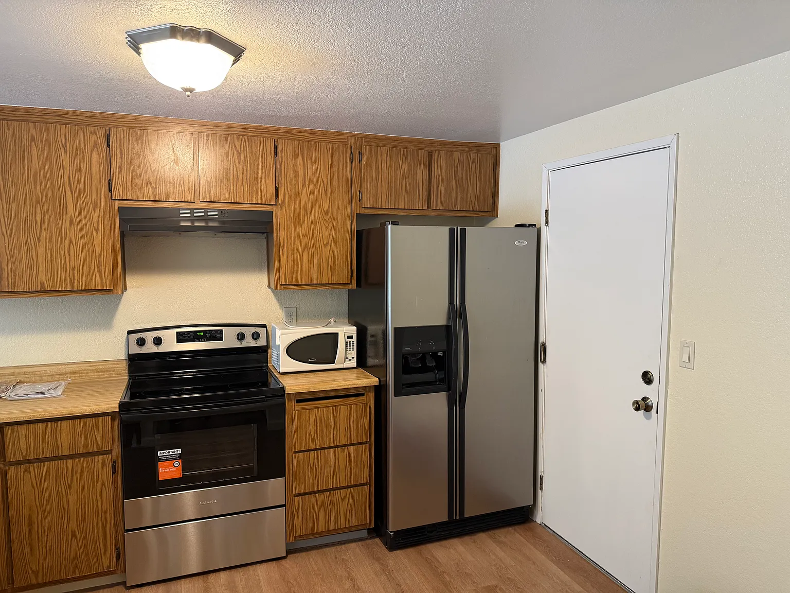 3 bed, 2.5 bath, 1423 sqft, $4,000 — Photo 2