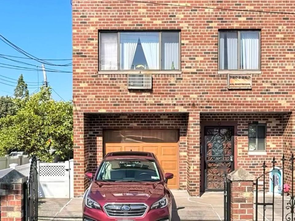 1st image of 950 Clarence Ave #1