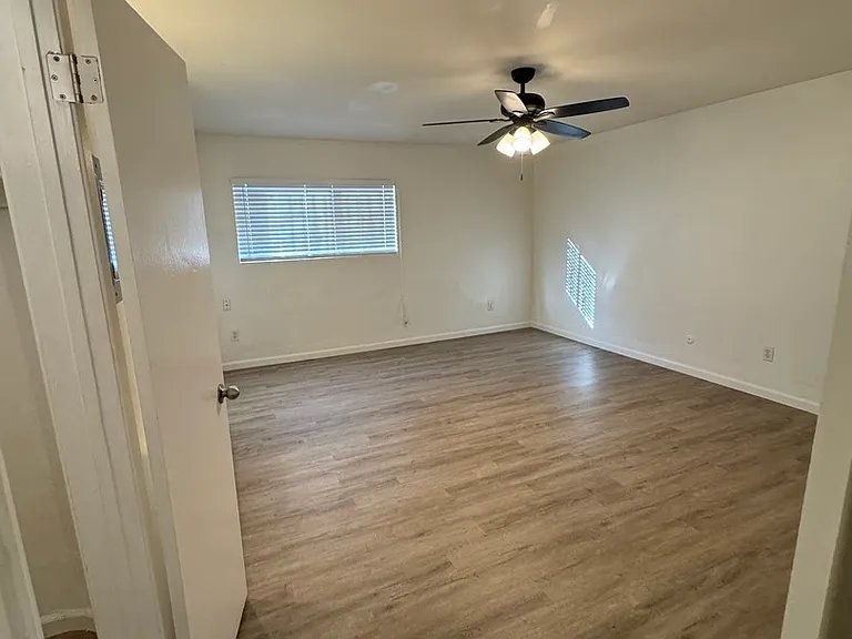 7000 Saranac St #9 — Photo 33
