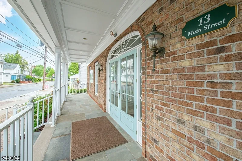 1 bed, 1.0 bath, $2,195 — Photo 2