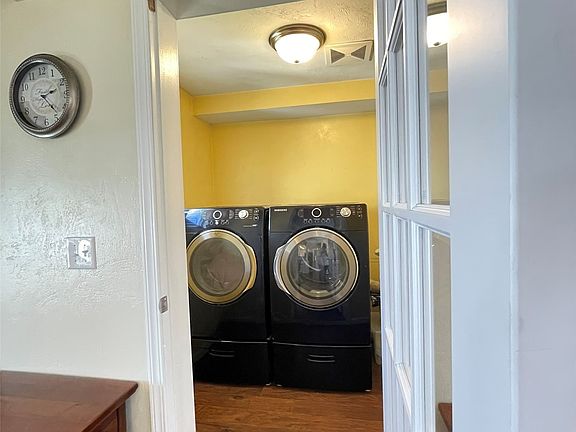 4th image of 324 E Oak Street