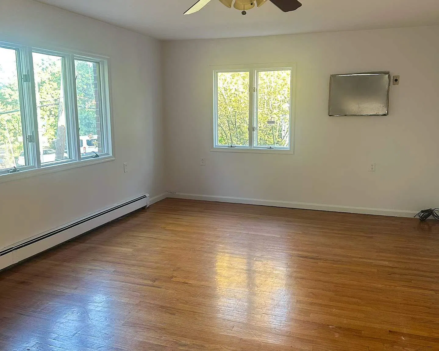 3 bed, 1350 sqft, $3,100 — Photo 2