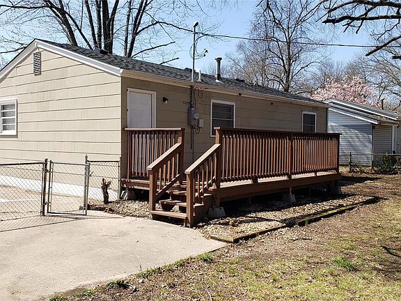 2nd image of 1449 Broadlawns Ln