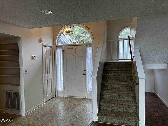 4th image of 213 Pembroke Dr