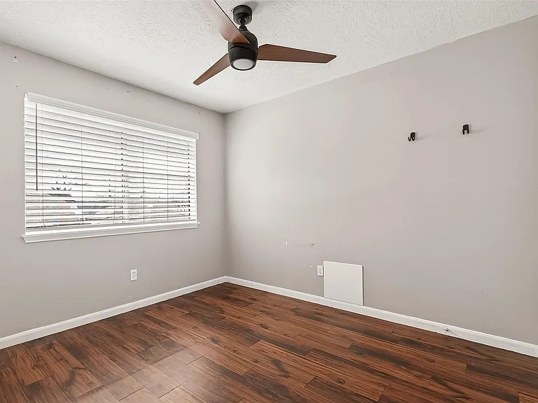 20211 Salzburg Ln — Photo 38