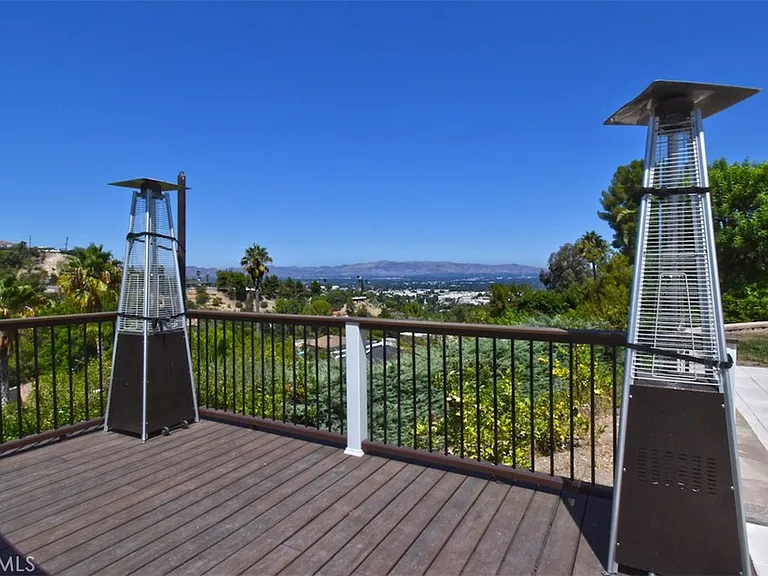 4347 Coronet Dr — Photo 39