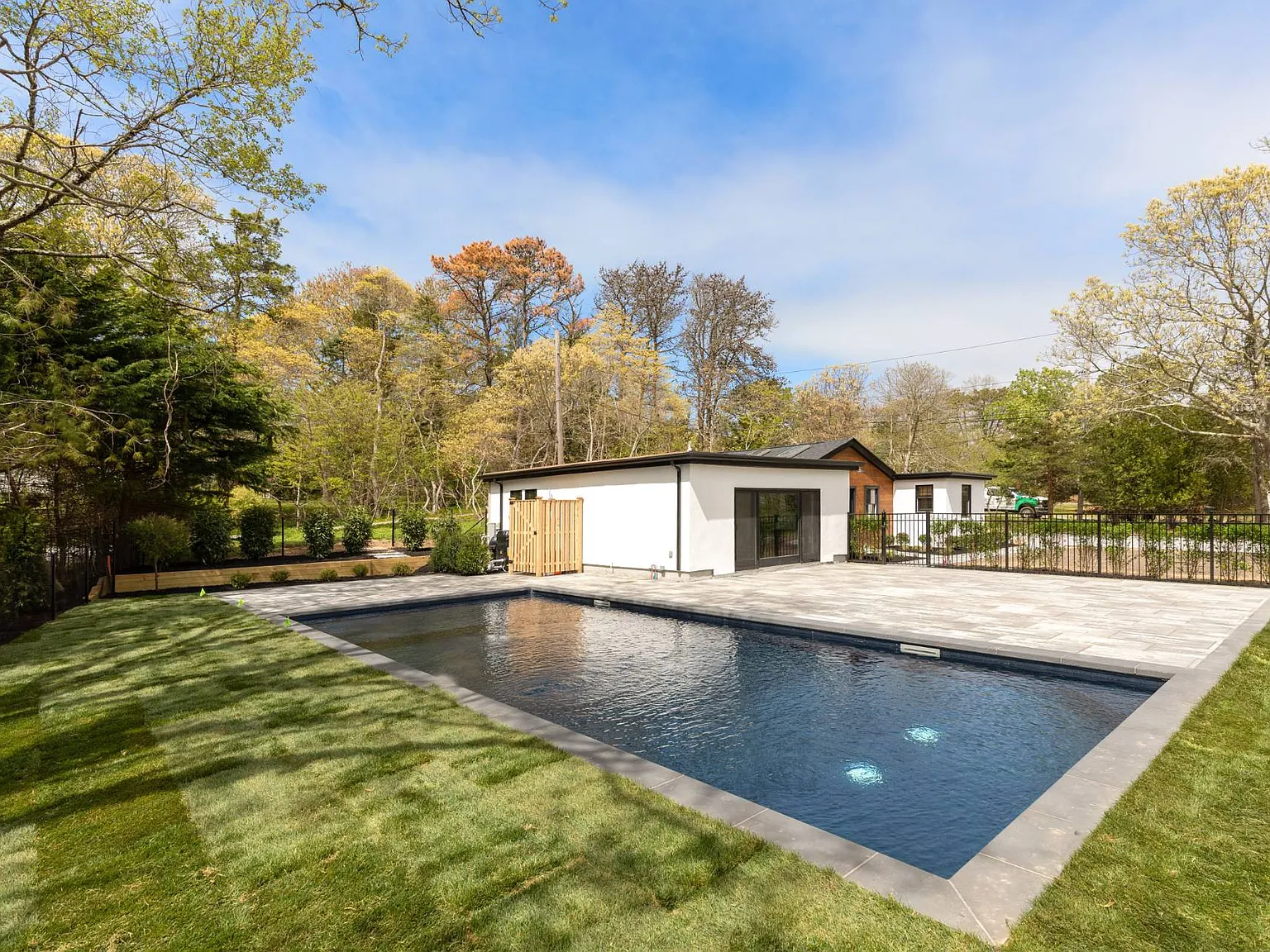 Newly Updated Summer Retreat On Border of Southampton — Photo 3