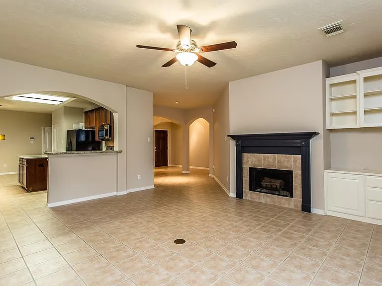 11 Fair Light Ct — Photo 8