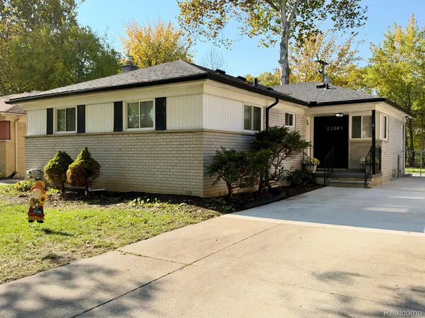 21941 Harding Ave, Oak Park, MI 48237