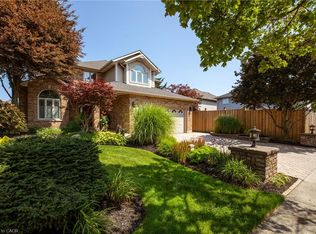 4 Lido Dr, Hamilton, ON L8E 5E5
