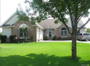 29337 Emelbe Dr, New Hudson, MI 48165