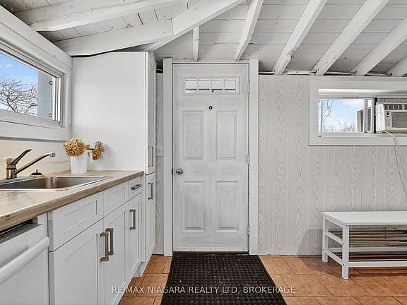 3rd image of 239 Pleasant Beach Rd
