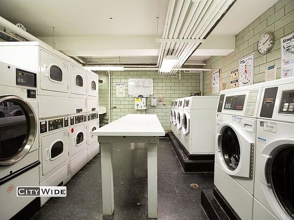 5th image of 165 E 35th St #10K
