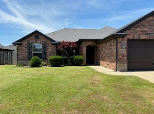 6004 S 37th St, Rogers, AR 72758