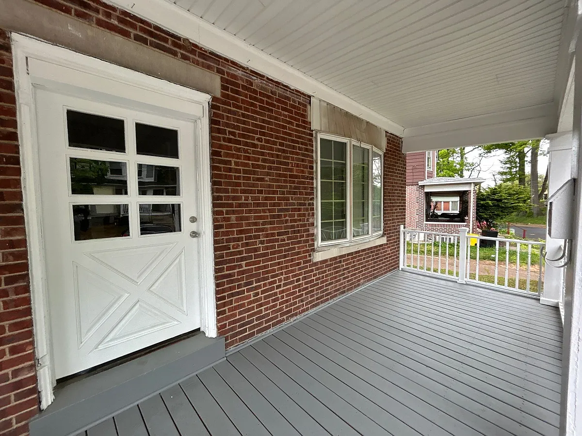 Building Photo - 85 Oak Ln