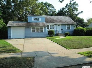 174 Sears Rd, West Islip, NY 11795